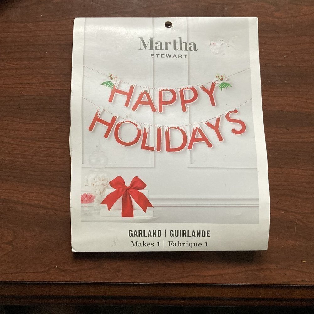 BRAND NEW Martha Stewart Happy Holiday garland